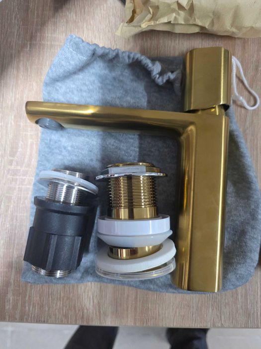 Baterie lavoar Schütte 33617 New York Gold cu robinet de scurgere