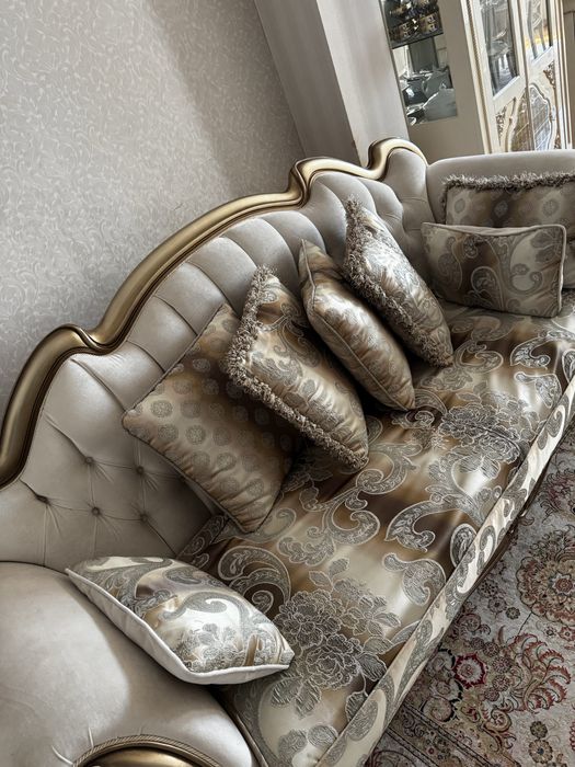 Продается диван и два кресла в комплекте