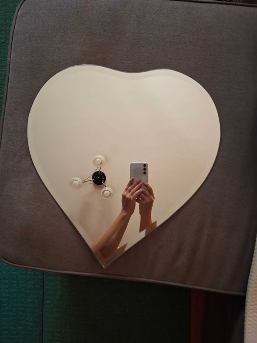 Oglinda in forma de inima