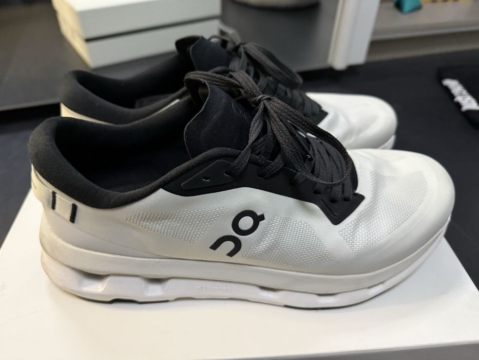 ON маратонки / черно бели размер 45