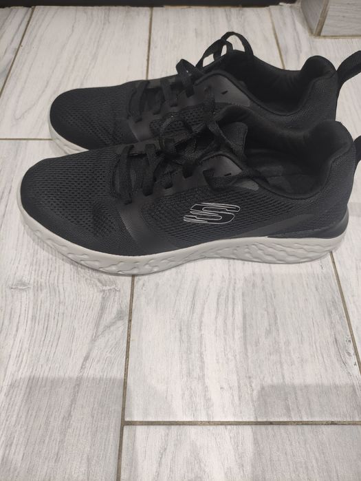 Vând adidași sport