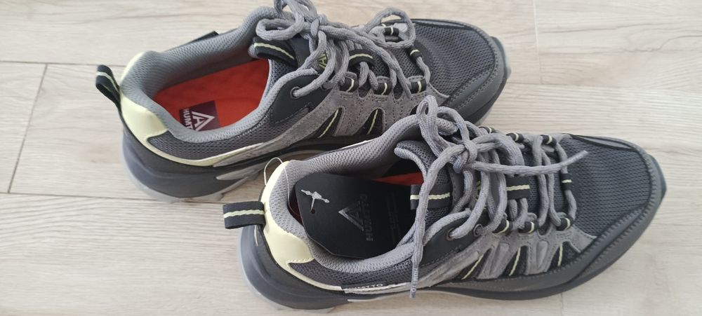 Новый кроссовки HUMTTO   серый