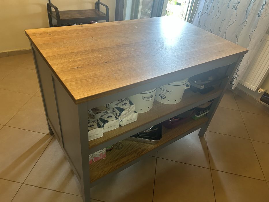Insula bucatarie cu depozitare Ikea