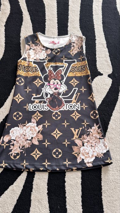 Rochie model deosebit pentru varsta de 7-8 ani in stare perfecta!