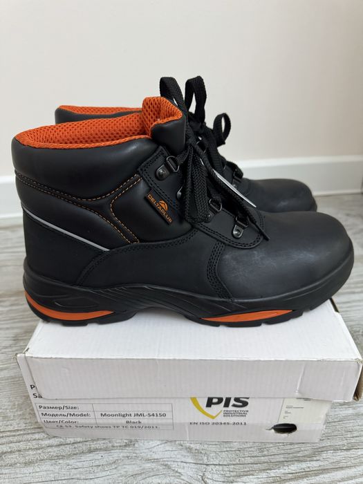 Демисезонные ботинки отличного качества