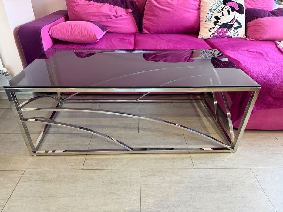 Холна маса UNIVERSE 2 от опушено стъкло и метална рамка