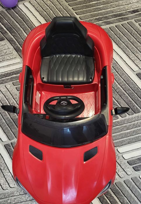 Mașinuța electrica Mercedes Amg