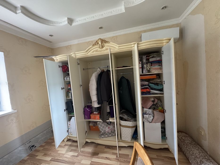 Продается шкаф для одежды (шифоньер)