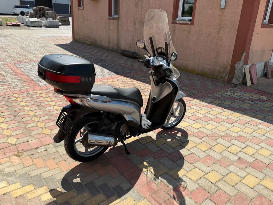 Honda sh 125i 2009 acte Germania se conduce cu categoria B