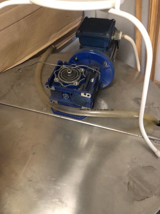 Казан с бъркалка неръждаем.