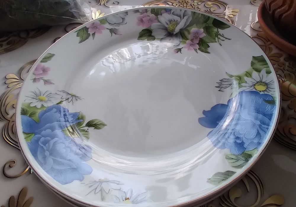 Блюда  большие  для  сервировки