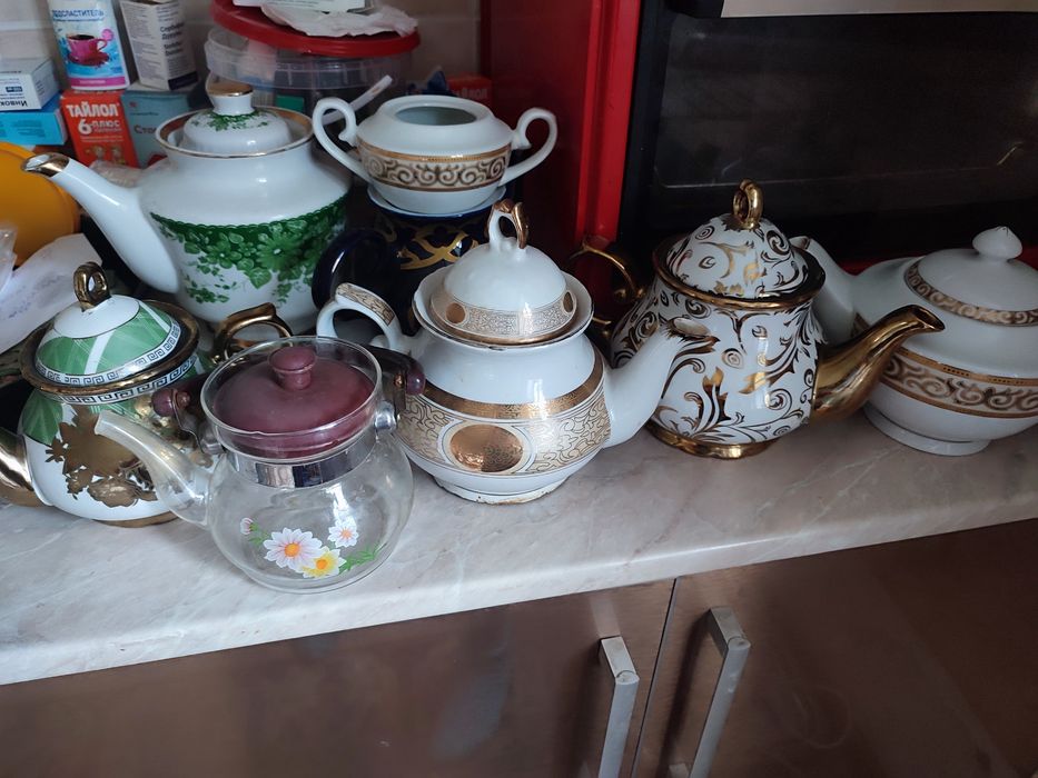 Заварники, чайник и разная посуда