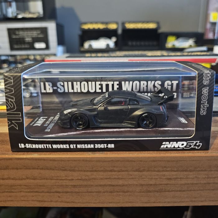 Inno 1:64 Black Carbon GTR R35 LBWK macheta auto premium limitata