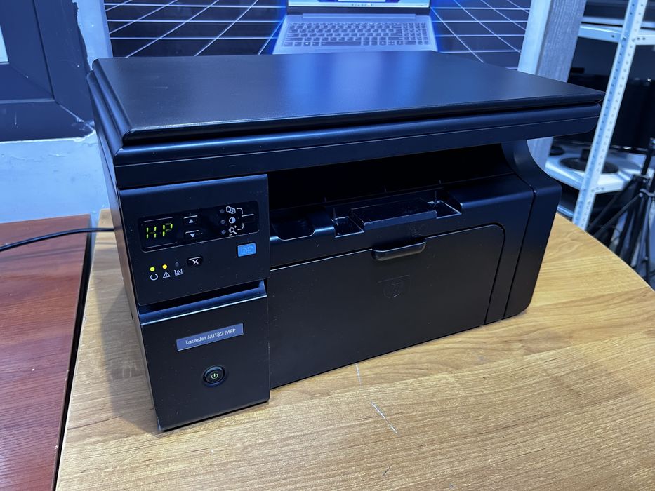 Принтер HP МФУ черно-белый