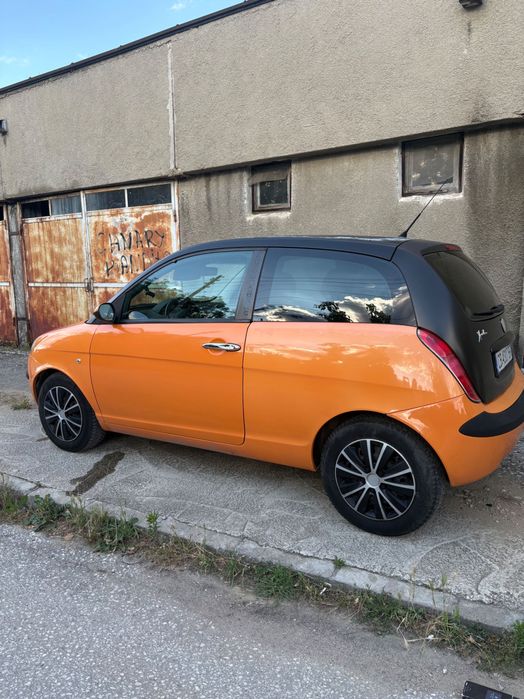 Автомобил Lancia Ypsilon