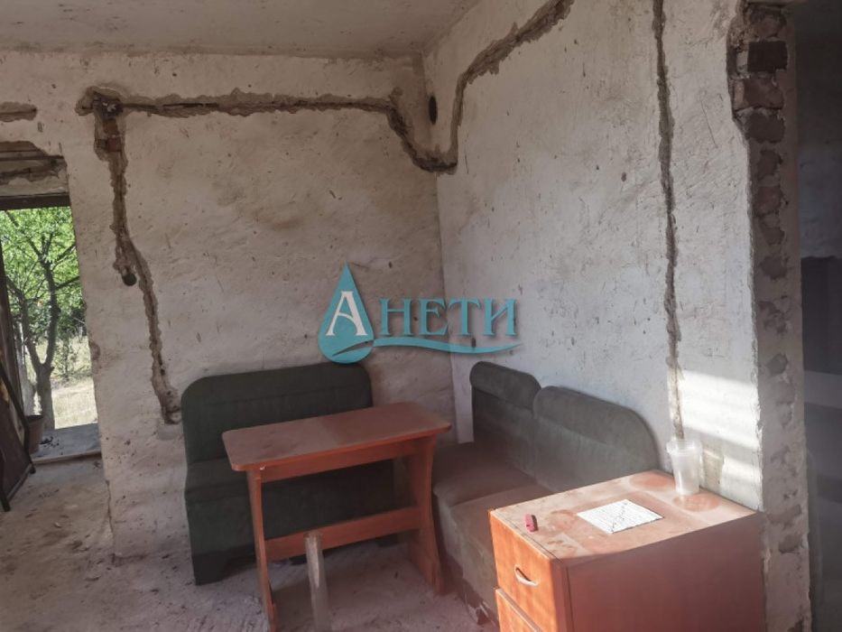 Масивна къща 144м2 с двор 600м2 и гараж 33м2 в с.Подгумер,