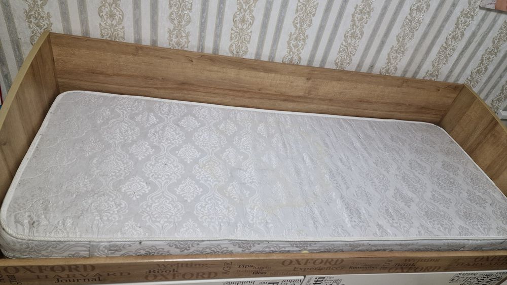 Продам односпальную кровать