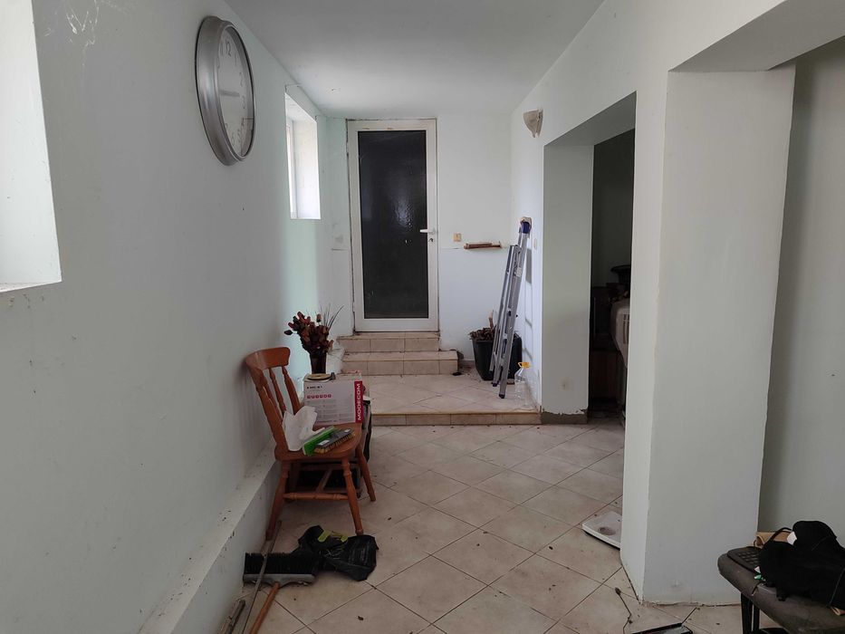 Реновирана къща с голяма квадратура