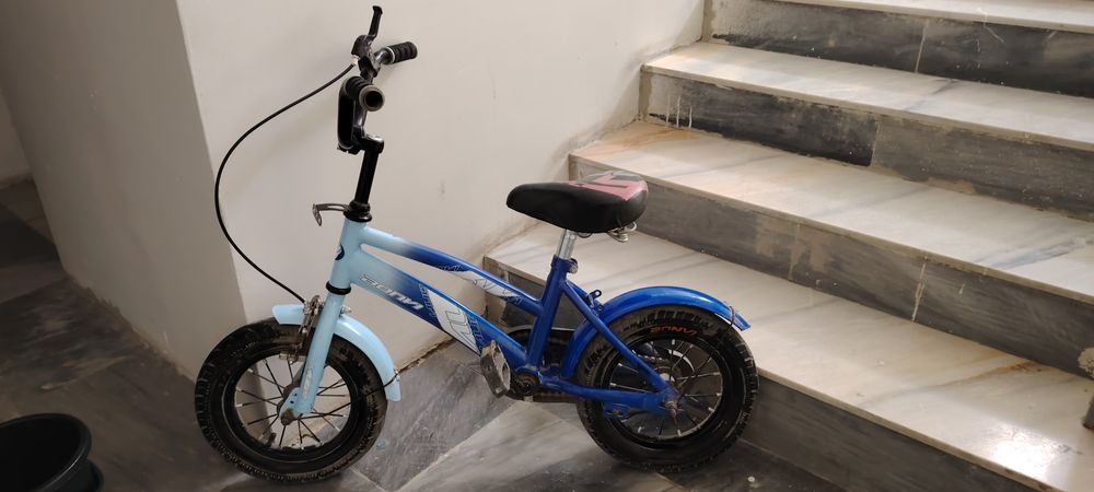 Велосипед холати яхши 5-7 ёшлик боллар га мулжалланган.