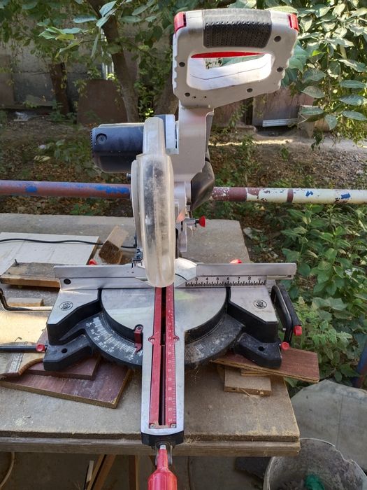 Пила торцовочная .