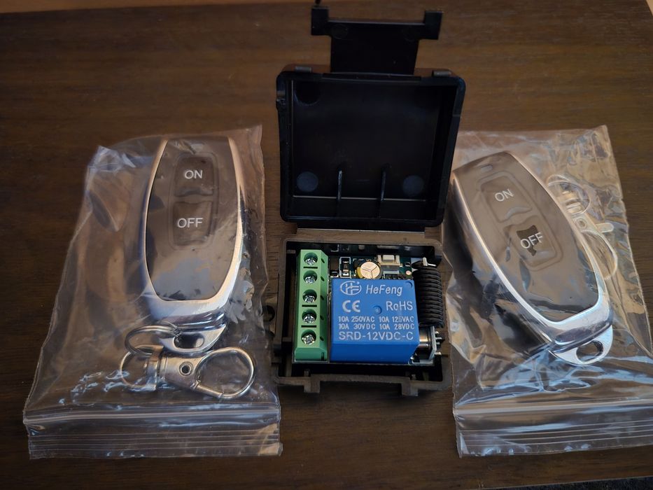 Telecomenzi cu receptor KR 1201 pentru usi garaj