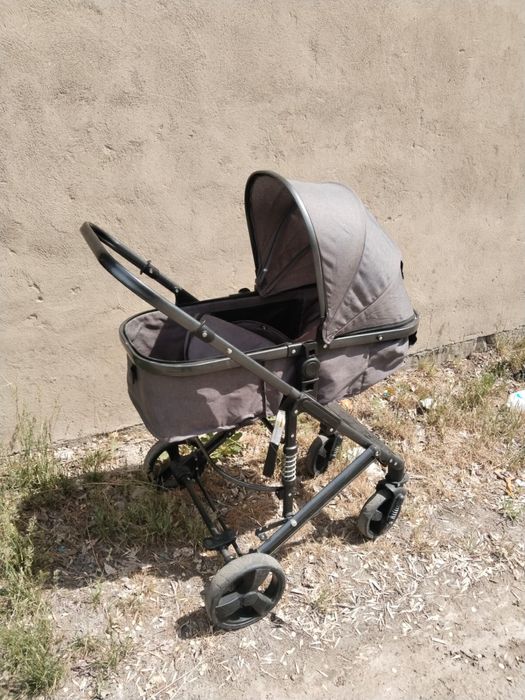 Детская коляска и велосипед