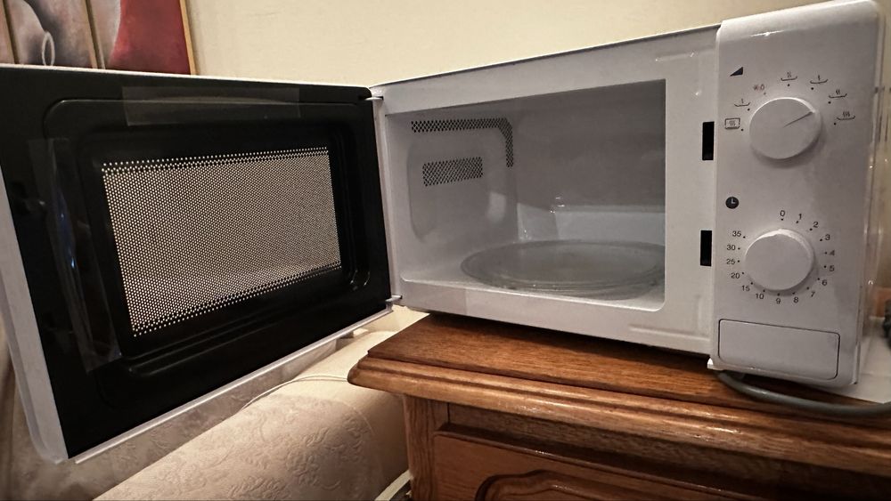 Микровълнова фурна Daewoo KOR-6617W, Мощност 700 W, Обем 20, Бял