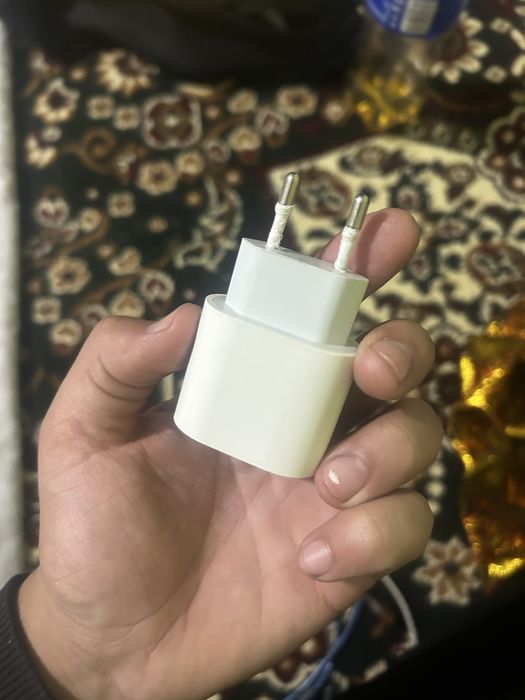 Iphone galofka orginal 20w azgna chaqasi bor      Yana kelishamiz.