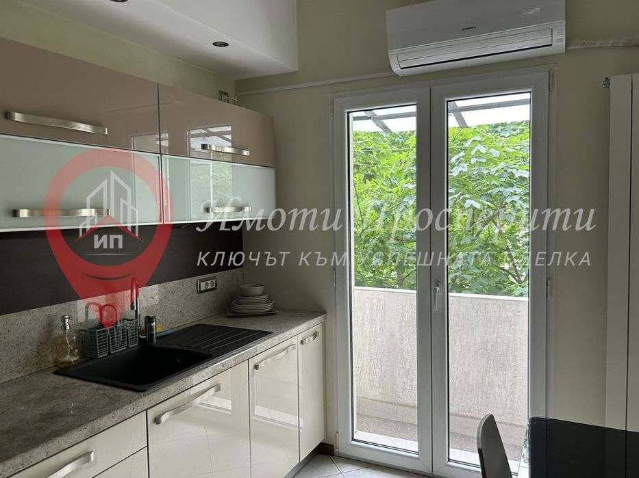 Дава се под наем Четиристаен апартамент в София, Център - 190 кв.м за 1400 € - Снимка #1