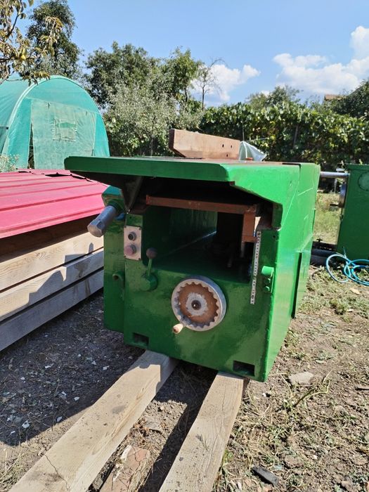 Circular cu freza și abric cu grosime