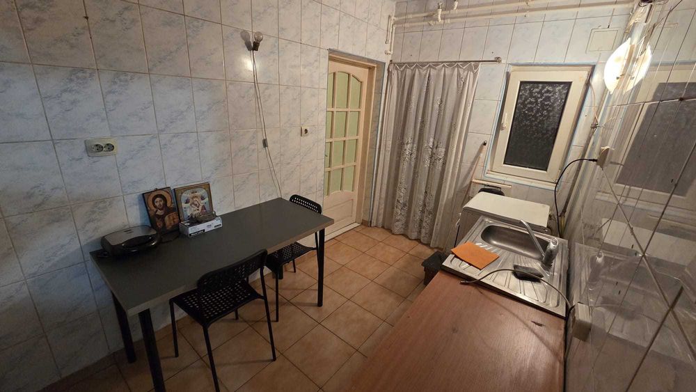 Inchiriez garsoniera casa la curte intrare separata sect 3 Buc