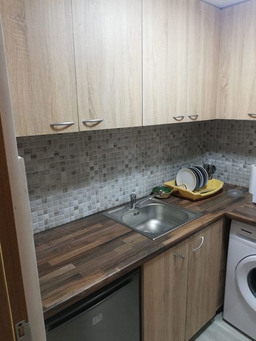 Închiriez apartament pentru studentă/elevă, zona Ciresica