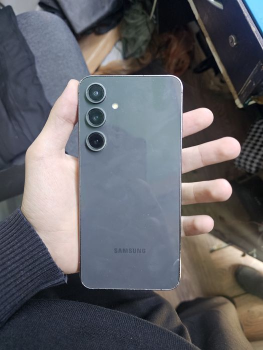 Продается смартфон самсунг S24FE