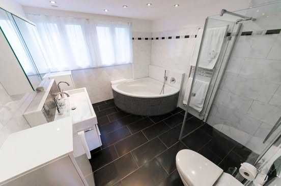 Продава се Двустаен апартамент в София, Център - 67 кв.м за 2806 €/кв.м - Снимка #2
