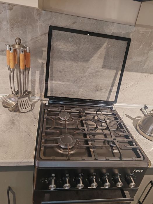 Gaz plita ferri holati yangi