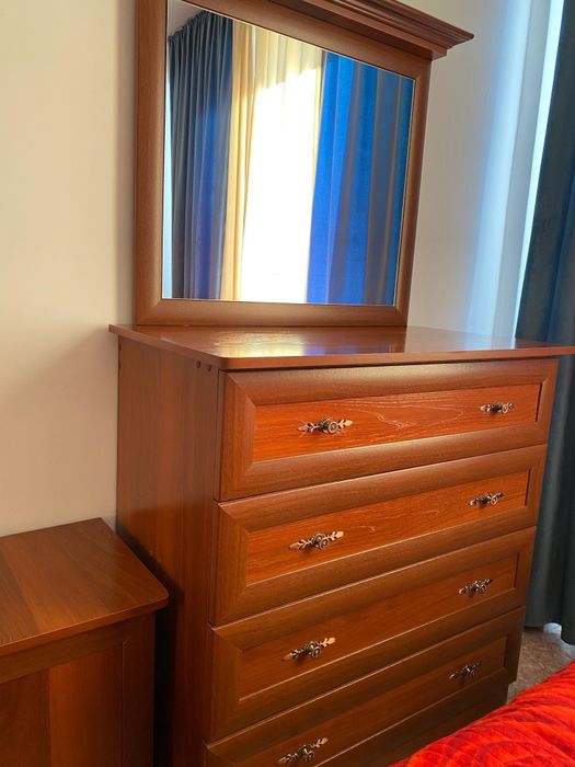 Шкаф ,комод с зеркалом , тумбочки