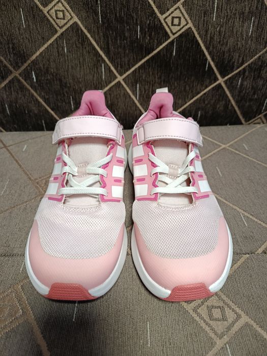 Adidași.   Adidas