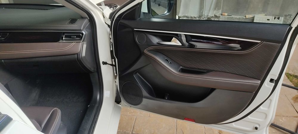 Автомобиль Jac J7