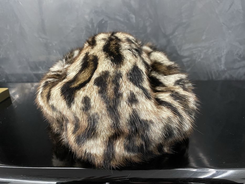 Шапка от естествен косъм с шарки