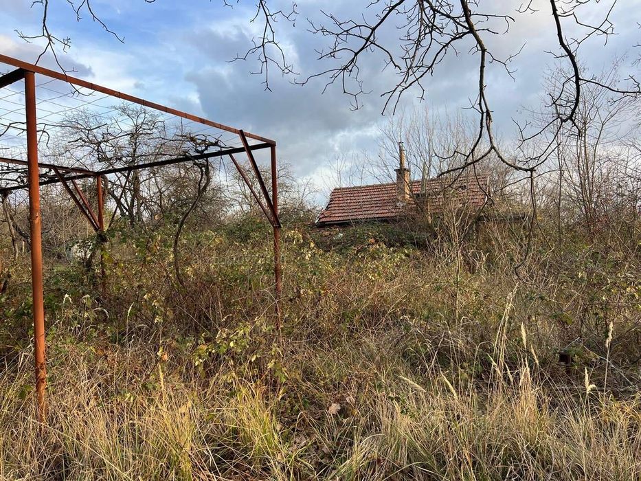 3 Дка Парцел с 2 Къщи във Вилна Зона на Казанлък "Старите Лозя"