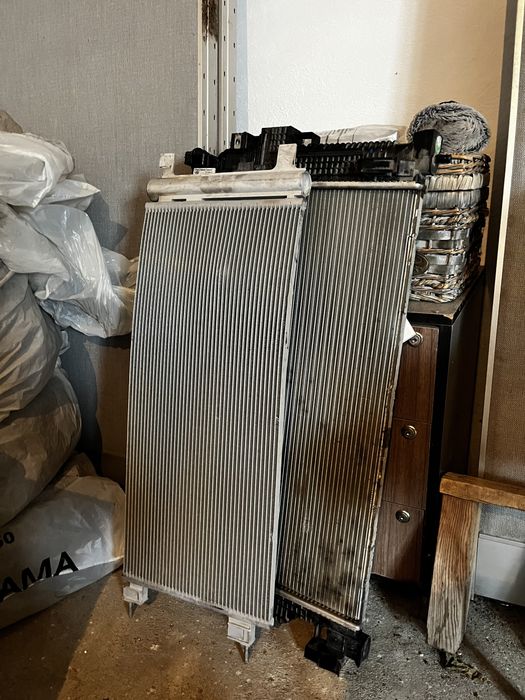 Радиатор охлаждения и радиатор а/с