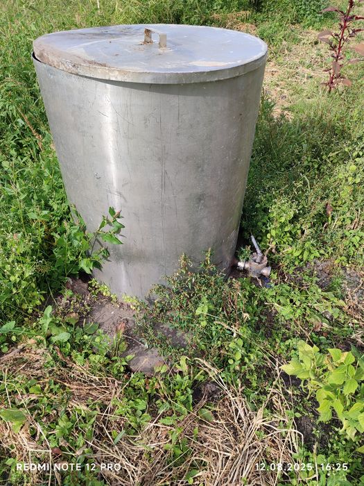 Продам бак из нержавеющей стали.