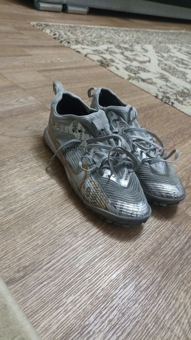 Продам сороконожки nike air zoom