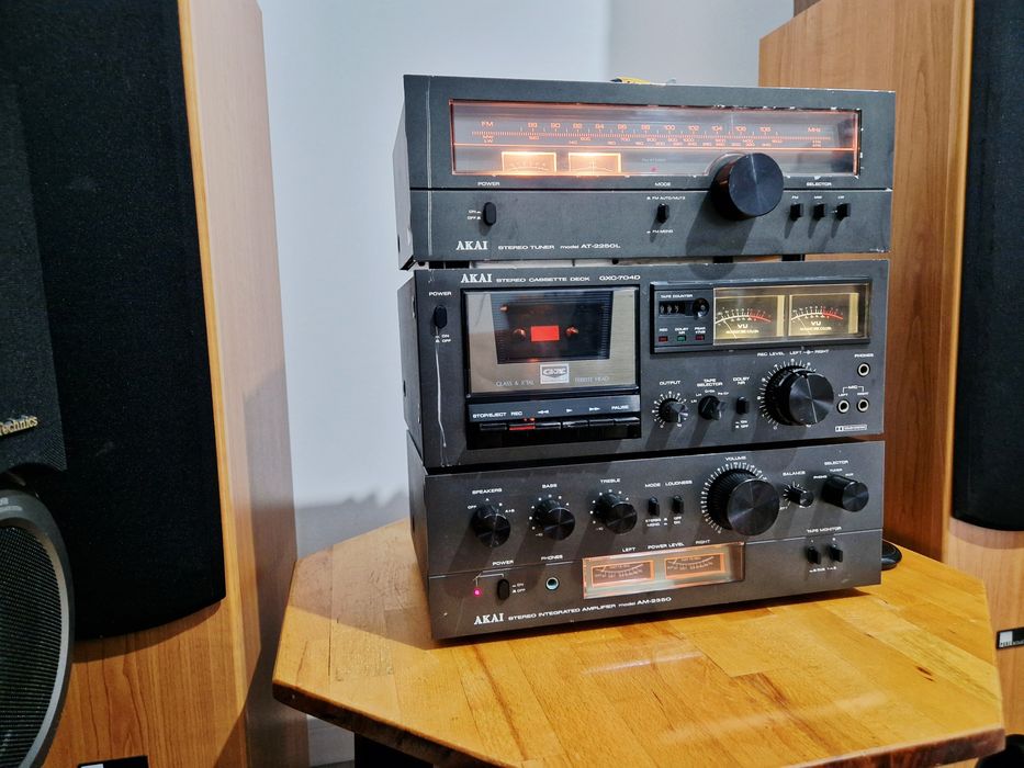 Linie Akai : Akai AM 2350 - Akai GXC 704D - Akai AT 2250L  -Made In Japan