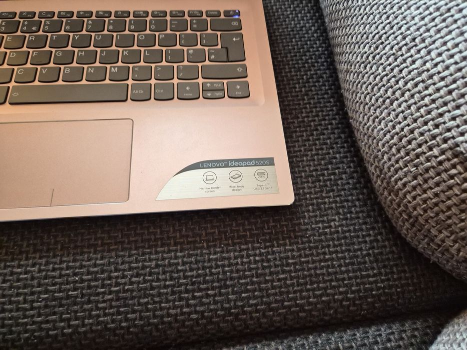 Vând laptop Lenovo