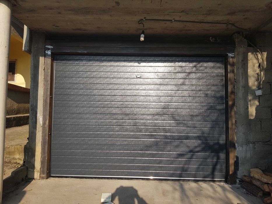 usa de garaj automata cu telecomanda cu montaj inclus in horezu