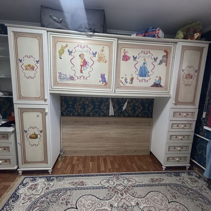 детский шкаф и стол