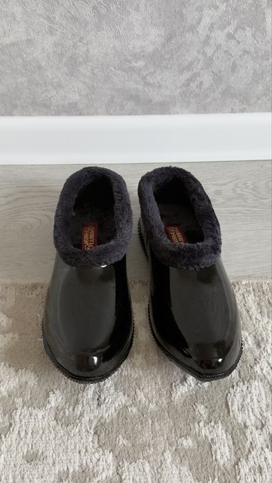 Галоши утепленные лакированные