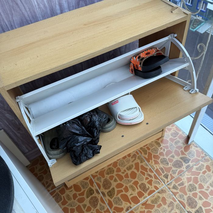 Продам обувницу