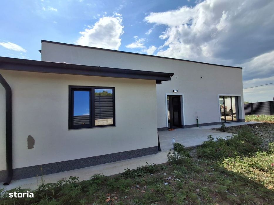 Rest de plata/schimburi Casa nouă cu 5 camere, curte și acces asfaltat